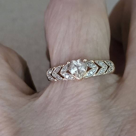 Beautiful 10k morganite/diamond ring - Picture 4 of 7